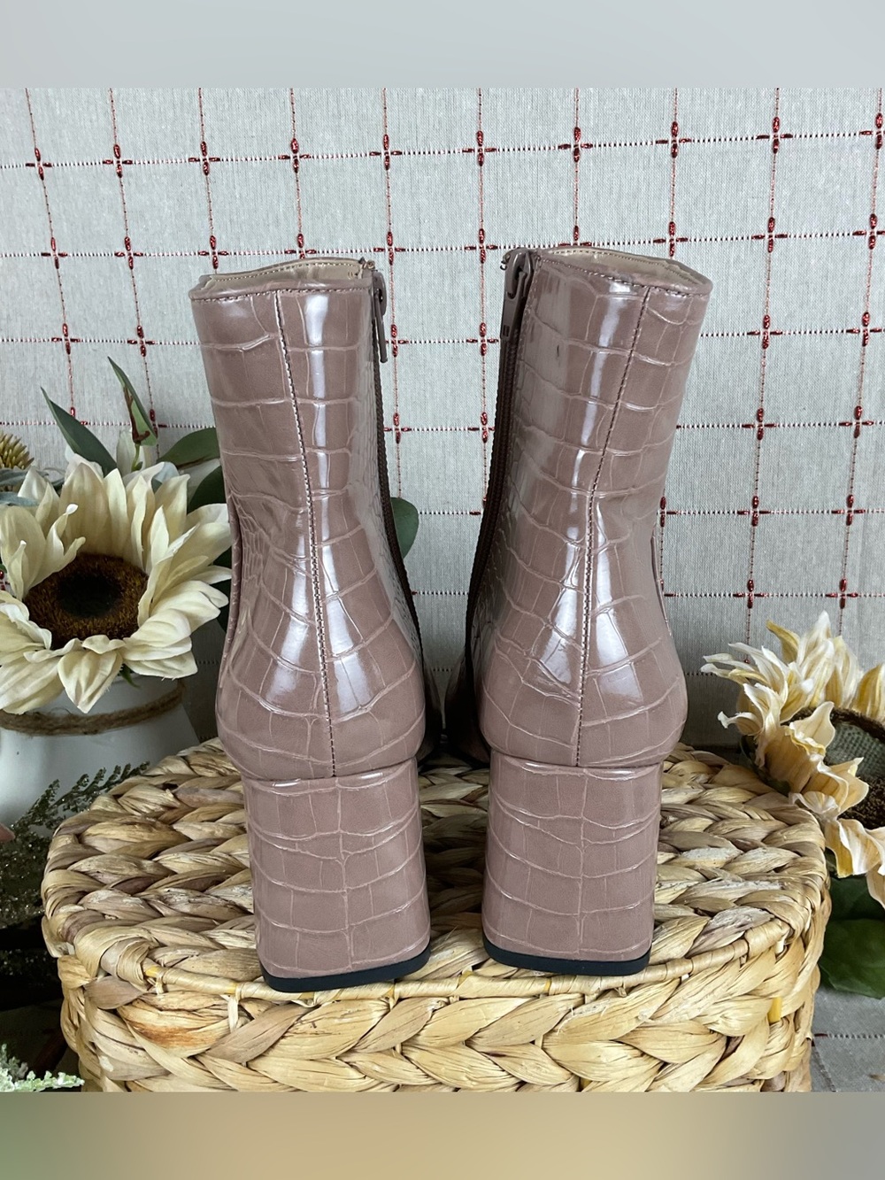 Steve Madden “Darma” Crocodile Embossed Ankle Boots Blush Tan Bootie Sz 10 - Picture 3 of 7